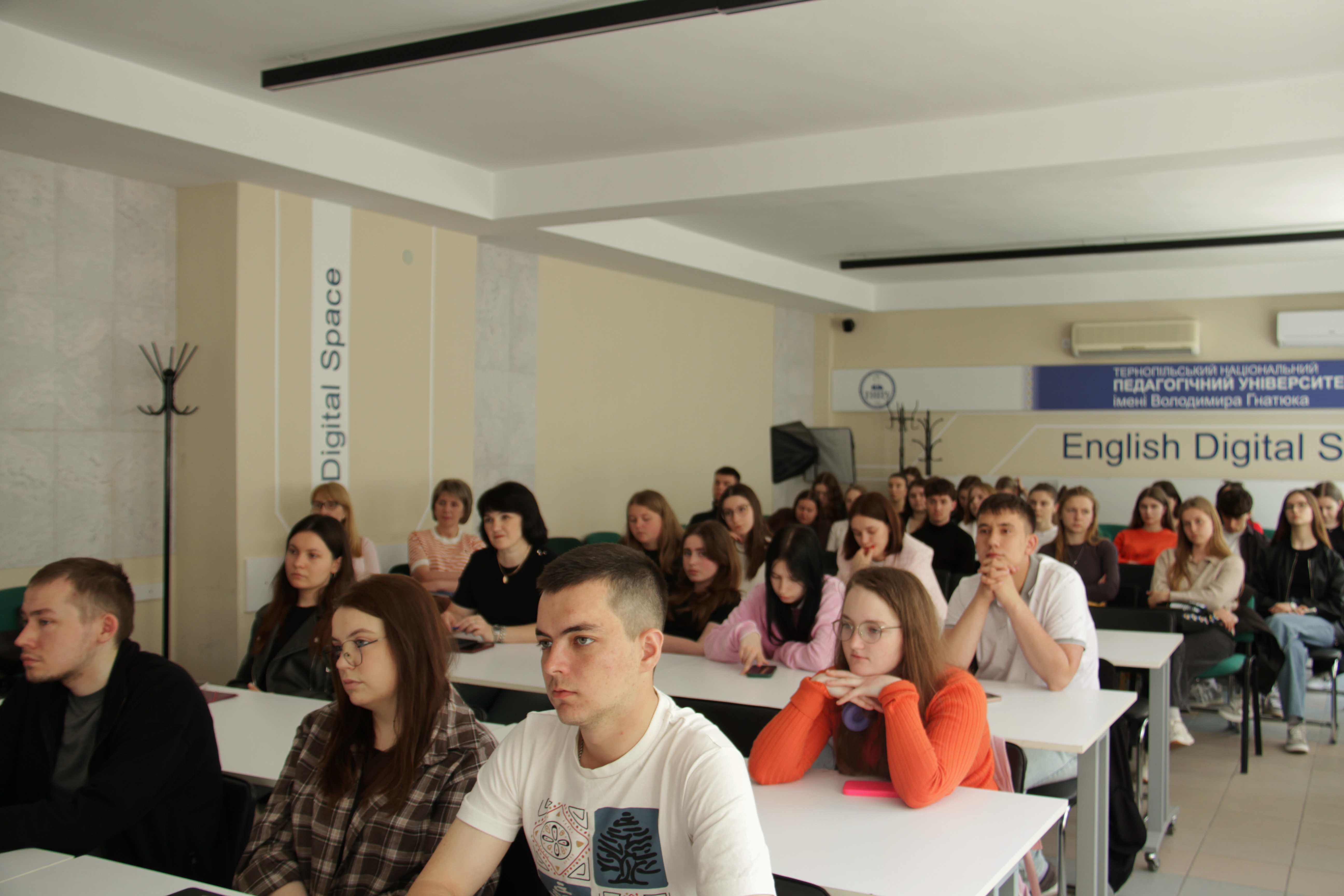 Uchasnyky zustrichi Studentskoho uriadu TNPU z administratsiieiu